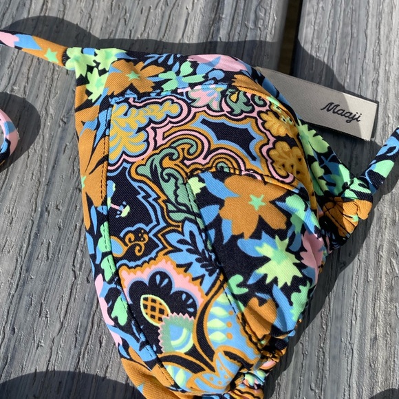 MAAJI Set - Alana String Triangle Bikini Top & Sunny Ruched Cheeky Bottom - S/L - Picture 6 of 16